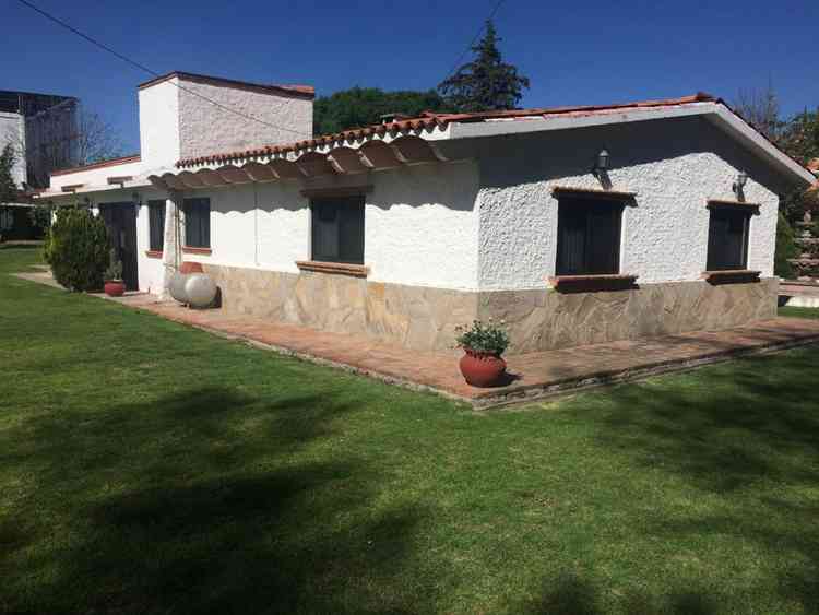 casa en venta tequisquiapan qro granjas residenciales casa con enorme jardin fronton alberca granjas residencial de tequisquiapan tequisquiapan queretaro p7kf2Em